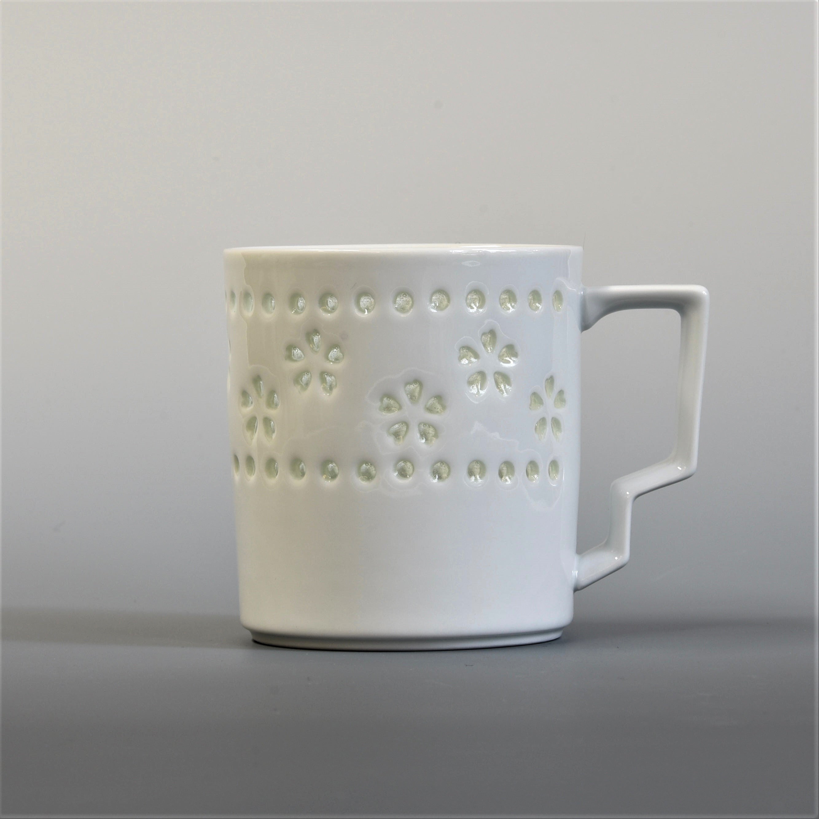Tasse en forme de fleur en cristal