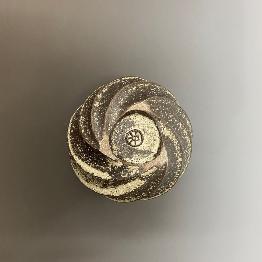 Carbonized twist lock cup