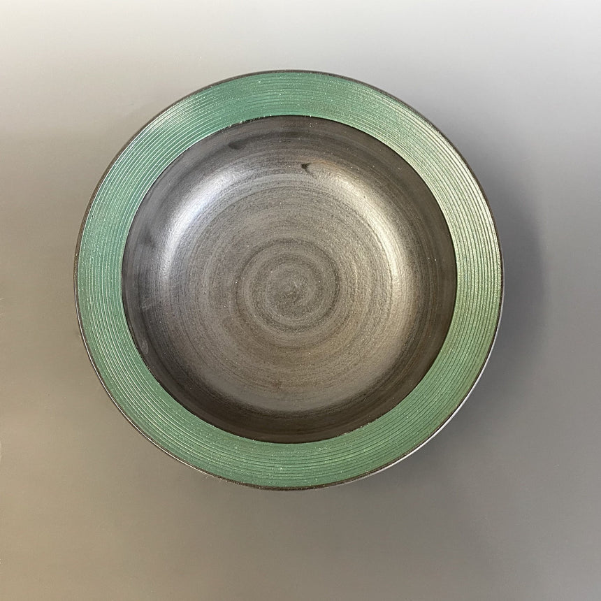 绿色汤碗，(里面是黑色的)